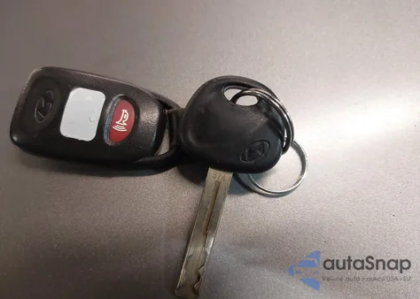 2011 Hyundai Elantra Touring Gls z USA, uszkodzony, nr VIN KMHDB8AE5BU121747